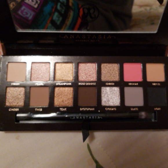 Anastasia Beverly Hills Sultry Eyeshadow Palette - Picture 2 of 4
